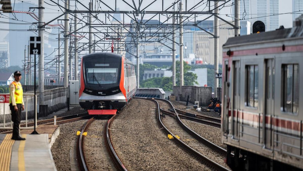 Angin Segar Commuter Line: Kemenhub Pastikan Elektrifikasi Cikarang-Cikampek, Stasiun Karawang Siap Sambut Lonjakan Penumpang