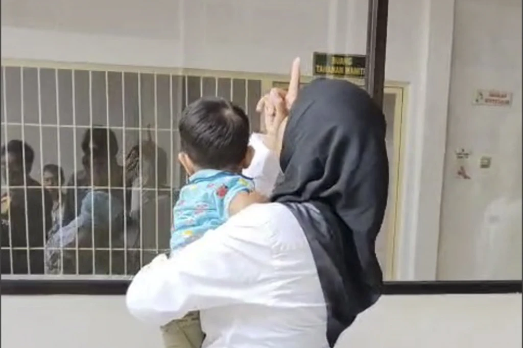 Hanya Gara-gara Gadai Mobil, Ibu Menyusui di Karawang Terancam Penjara! Begini Kronologi Kasus Fidusianya