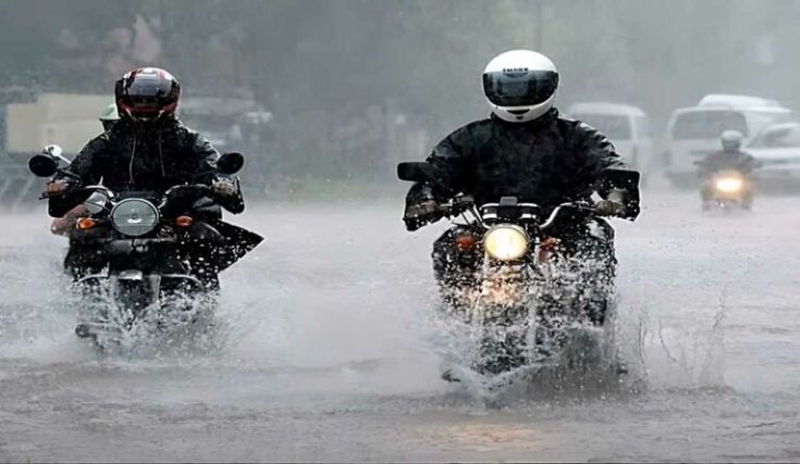 10 Tips Merawat Motor agar Tetap Irit Bahan Bakar di Musim Hujan